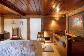 5 slaapkamers, een bureau, een strijkplank/strijkijzer, gratis wifi