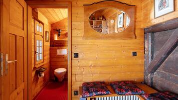 Dusche, kostenlose Toilettenartikel, Haartrockner, Handtücher