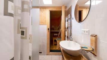 Dusche, kostenlose Toilettenartikel, Haartrockner, Handtücher