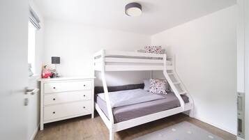2 bedrooms, iron/ironing board, free WiFi, bed sheets