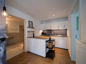 Kühlschrank, Ofen, Herdplatte, Geschirrspüler