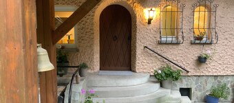 Ferienwohnung 'The Green Park Nest Frankfurt' mit Terrassen, WLAN und Klimaanlage