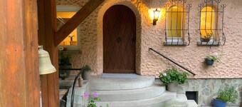 Ferienwohnung 'The Green Park Nest Frankfurt' mit Terrassen, WLAN und Klimaanlage