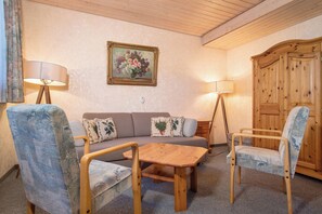 TV - Apartment 'Wohnung Boskoop' with Shared Terrace, Shared Garden and Wi-Fi (Immenstaad am Bodensee)