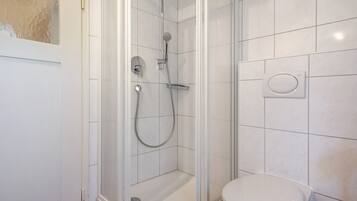 Dusche, Haartrockner, Handtücher