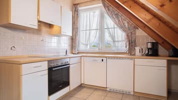 Kühlschrank, Ofen, Herdplatte, Geschirrspüler