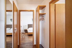 1 bedroom, free WiFi, bed sheets - Apartment 'Wohnung Idared' with Shared Terrace, Shared Garden and Wi-Fi (Immenstaad am Bodensee)