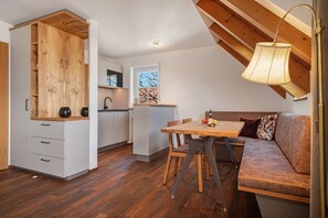Dining - Apartment 'Wohnung Cox Orange' with Shared Terrace, Shared Garden and Wi-Fi (Immenstaad am Bodensee)