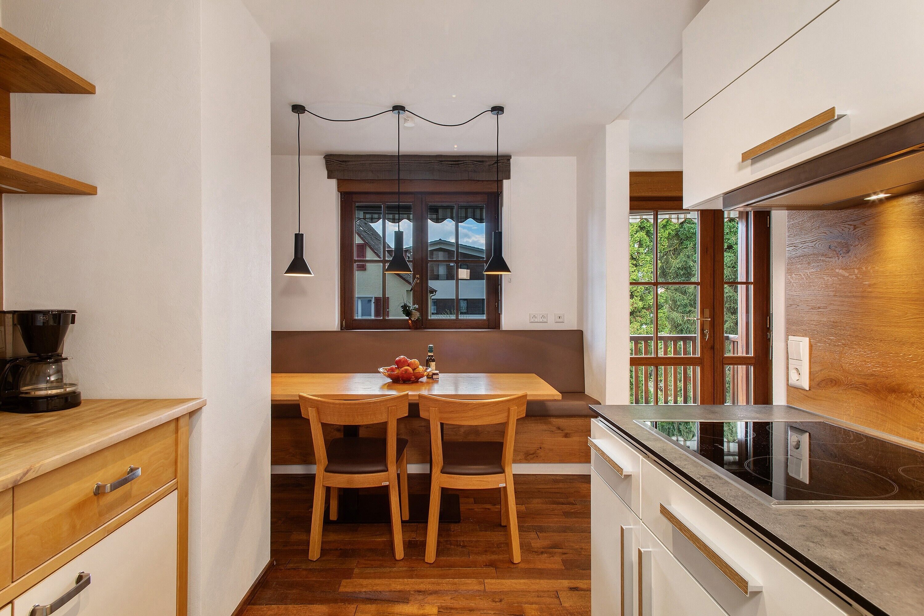 Refrigerador, microondas, placa de cocina, lavavajillas