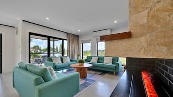 Fernseher, Videospiele, DVD-Player, Arbeitsbereiche