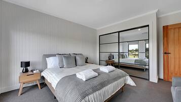 4 dormitorios, escritorio, tabla de planchar con plancha y wifi