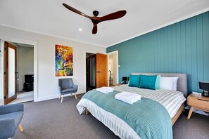 4 bedrooms, desk, iron/ironing board, WiFi - Grand Stirling - Elite Escape, Unparalleled Luxury (Orange)