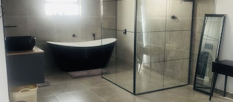 TrendyBliss Guest House - n0016