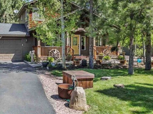 Cozy, relaxing house near La Pine State Park.  Dogs ok!