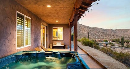 Desert villa w/ great views, hot tub and mini-golf