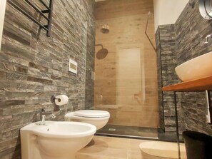 Apartment, 2 Bedrooms, Terrace | Bathroom - San Giovanni Suite Central (Cagliari)