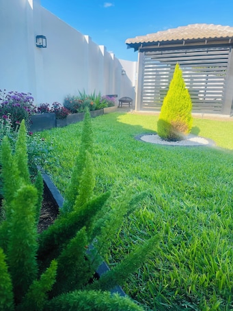 Room, 6 Bedrooms, Smoking, Garden View | Garden