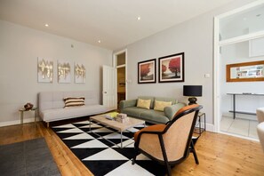 2 bedrooms - The West Kensington Hideout - Cozy 2bdr Flat With Garden (London)