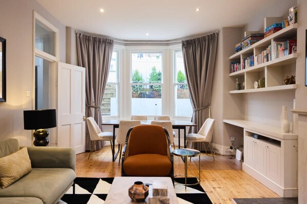 2 bedrooms - The West Kensington Hideout - Cozy 2bdr Flat With Garden (London)