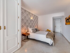 2 habitaciones, escritorio, tabla de planchar con plancha y wifi 