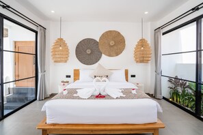 2 bedrooms, desk, laptop workspace, iron/ironing board - Villa Valentina (Canggu)