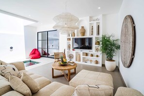 Villa básica | Zona de estar | Televisión de plasma de 50 pulgadas con canales digitales