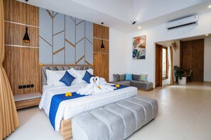 6 bedrooms, in-room safe, desk, laptop workspace - Villa Waldo (Seminyak)