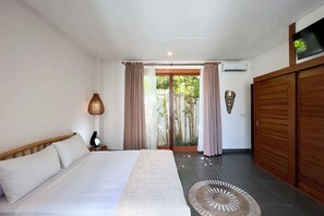 2 bedrooms, in-room safe, laptop workspace, bed sheets - Villa Au Cazoo (Canggu)