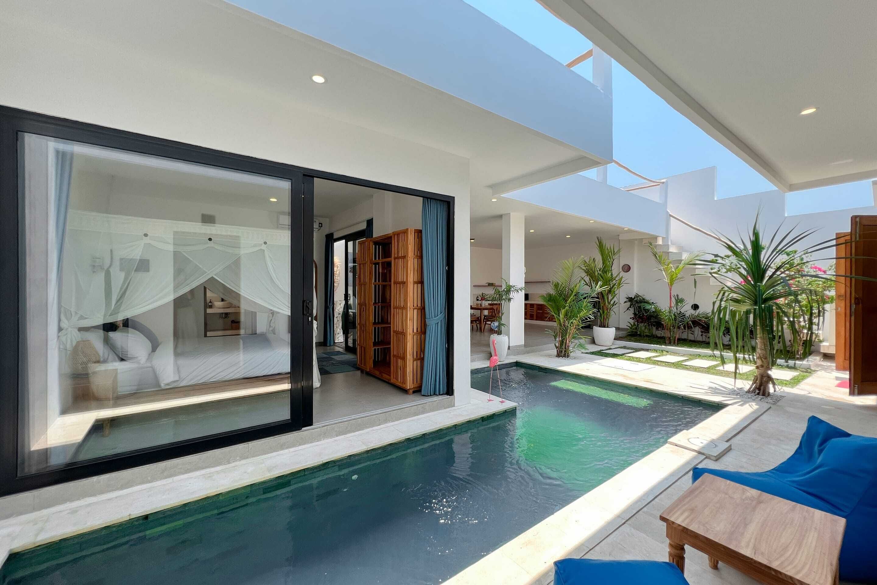 เบสิกวิลล่า | สระว่ายน้ำ | สระว่ายน้ำกลางแจ้ง