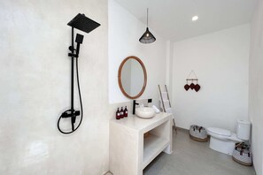 Basic Villa | Bathroom