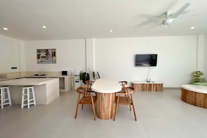 Basic Villa | Dining