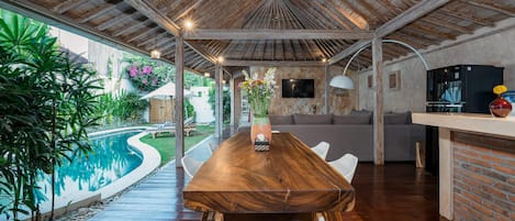 Basic Villa | Dining