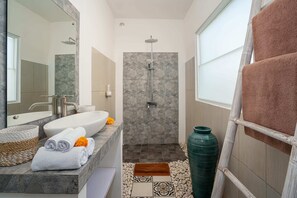 Basic Villa | Bathroom | Shower, free toiletries, hair dryer, bidet
