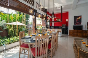 Basic Villa | Dining