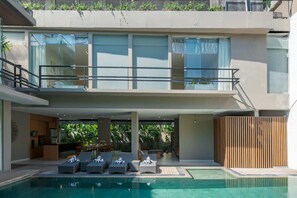 Villa básica | Alberca | Alberca al aire libre 