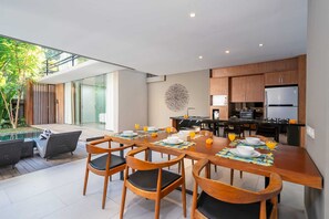 Basic Villa | Dining - Villa Brawa 8 (Canggu)