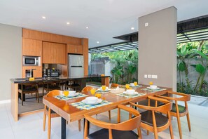 Basic Villa | Dining - Villa Brawa 8 (Canggu)