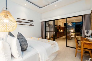 4 bedrooms, desk, laptop workspace, iron/ironing board - Villa Mayasa (Munggu)