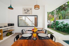 Basic Villa | Dining - Villa Quiet (Canggu)