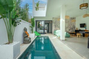 Basic Villa | Private kitchen | Fridge, microwave, oven, stovetop - Villa Quiet (Canggu)