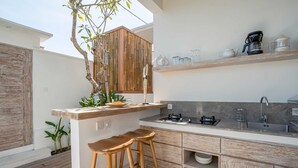 Basic Villa | Private kitchen | Fridge, microwave, stovetop, electric kettle - Villa Upendo (Munggu)