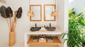 Basic Villa | Bathroom | Shower, hair dryer, towels, soap - Villa Upendo (Munggu)