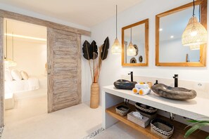 Bathroom - Villa Upendo (Munggu)