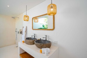 Vila básica | Banheiro | Chuveiro, produtos de toalete grátis, secador de cabelo, bidê
