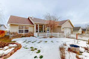 Exterior - Perfectly located home with mountain views, gas fireplace, patio, & streaming (Pocatello)