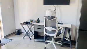 Room, 6 Bedrooms, Smoking, Garden View | Kemudahan bilik