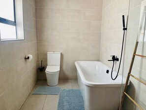 Habitación, 6 habitaciones, para fumadores, vista al jardín | Baño