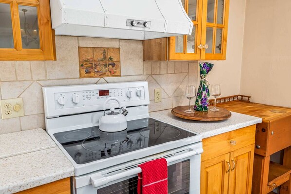 Refrigerador, microondas, horno y lavavajillas