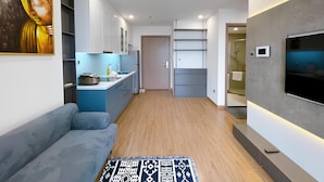 Business Apartment, City View | Dapur peribadi | Peti sejuk, ketuhar gelombang mikro, ketuhar, dapur 