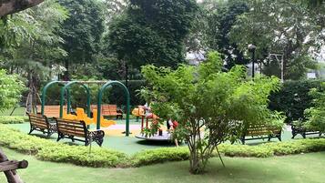 Zona de juegos infantil al aire libre
